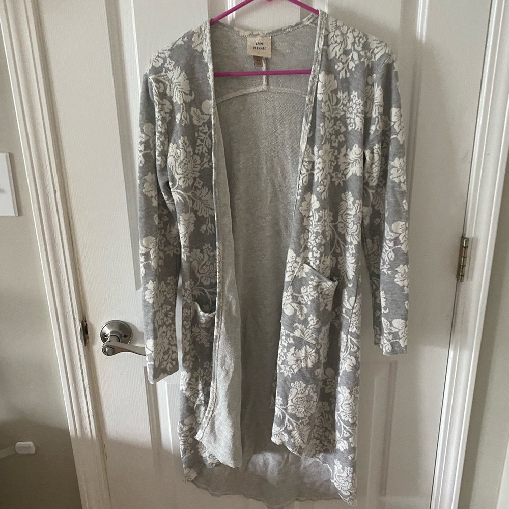 Gray/white floral long cardigan